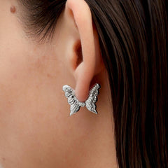 RSNY Textured Butterfly Earrings - RSNY R2175A 铜镀铑/银耳针 约18*24*3mm 时尚感几何造型/镜面级精工抛光/纯手工精雕工艺/精致感细节处理