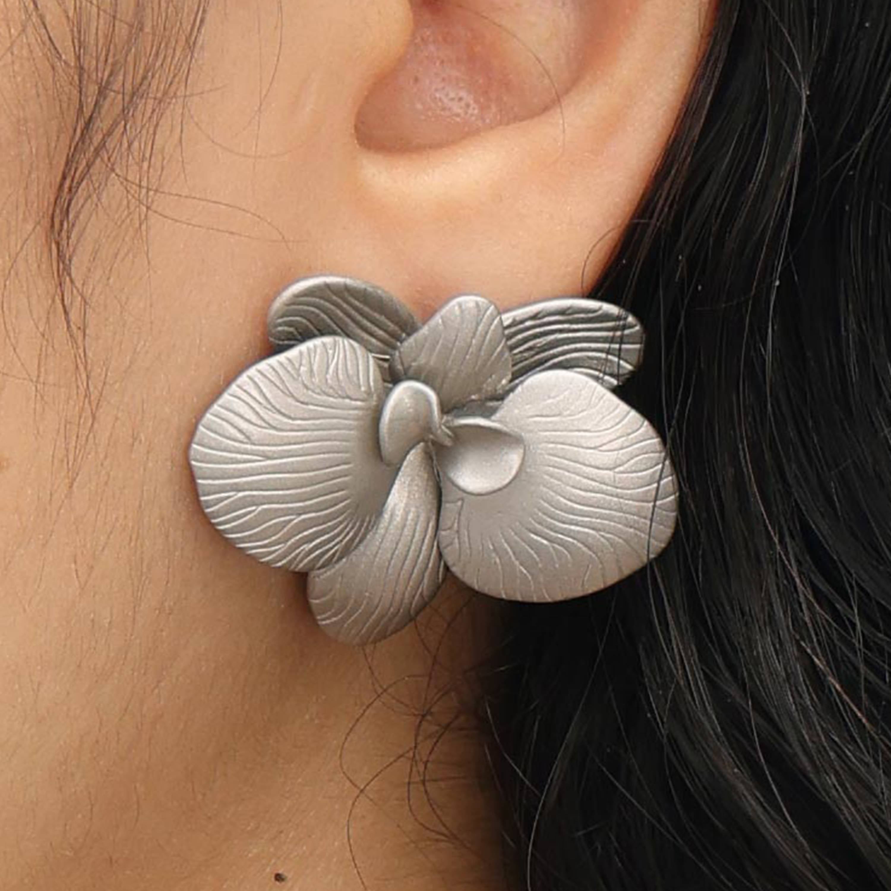 RSNY flower stud earrings